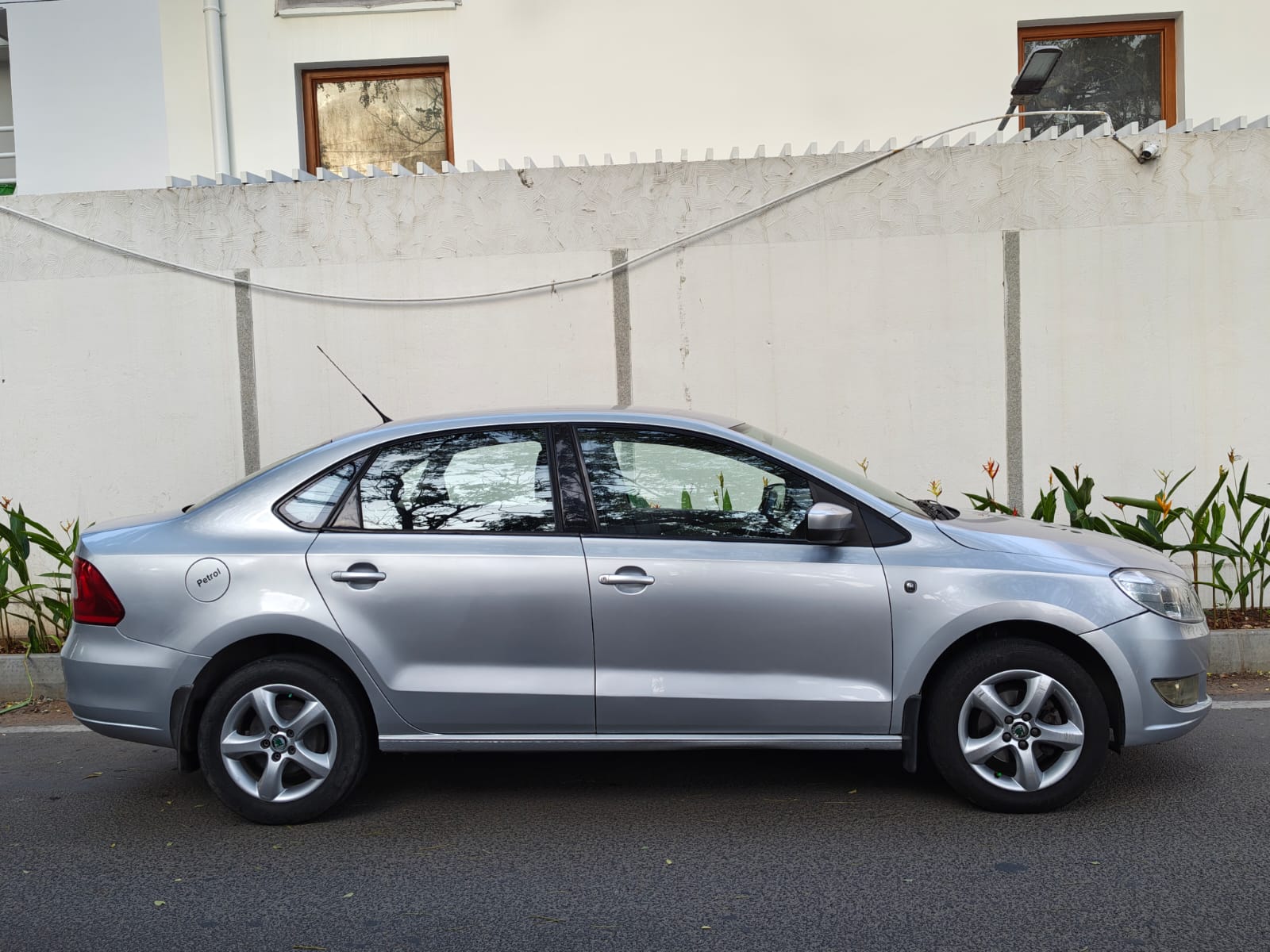 Skoda Rapid - Image 4